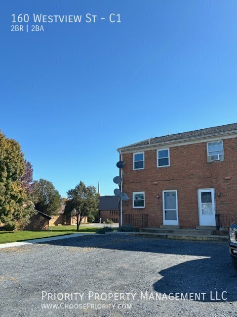 Building Photo - 160 Westview St