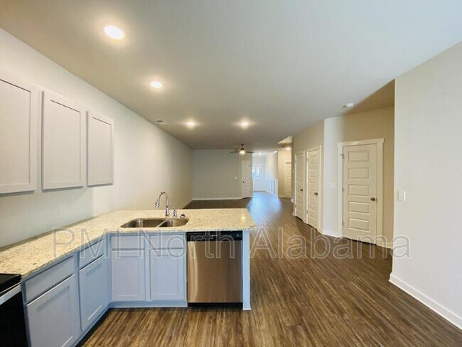 Building Photo - 408 Edgebrook Dr