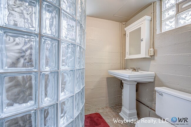 Building Photo - Beautiful 3BD 2.5 Bath w/ Finished Basement in White Oak/Monfort Heights