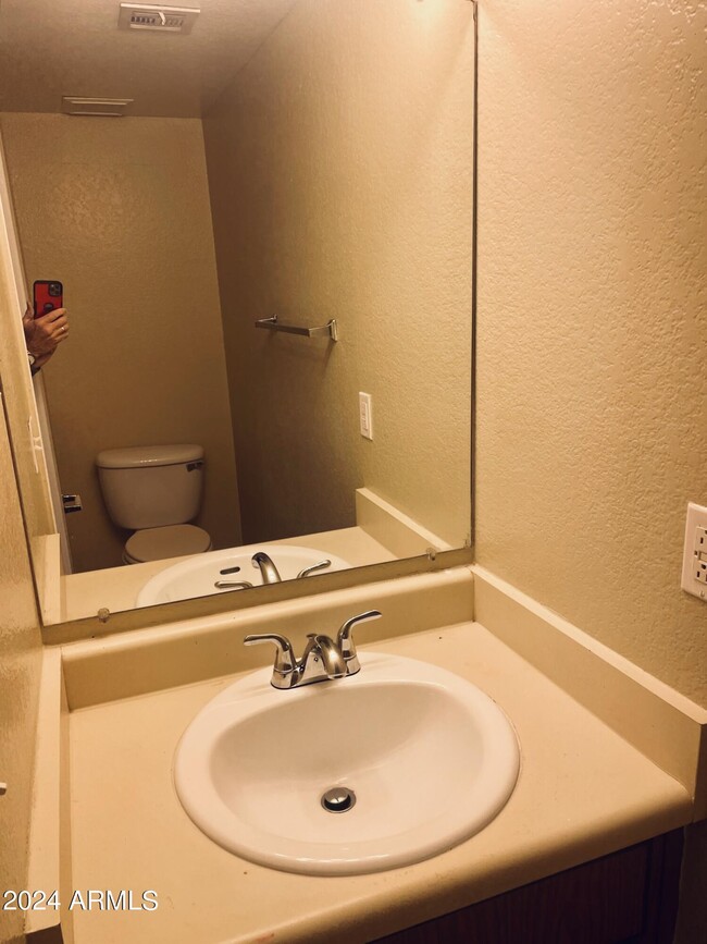 Building Photo - 2846 E Kathleen Rd