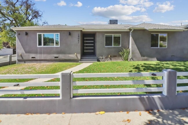 Building Photo - 19041 Calvert St