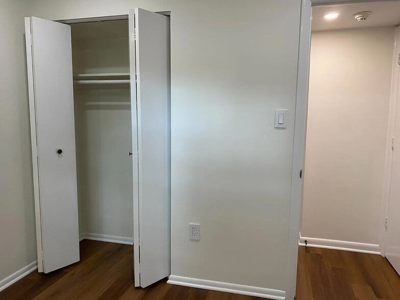 1st bedroom closet - 14121 Bauer Dr