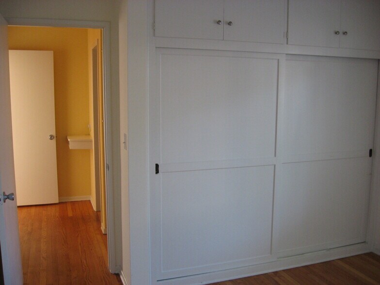 Building Photo - 1802 Oak St