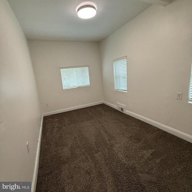 Building Photo - 862 Birch Trail