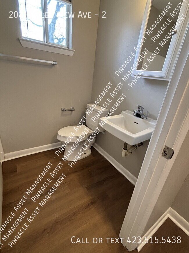 Building Photo - 208 Valley View Ave