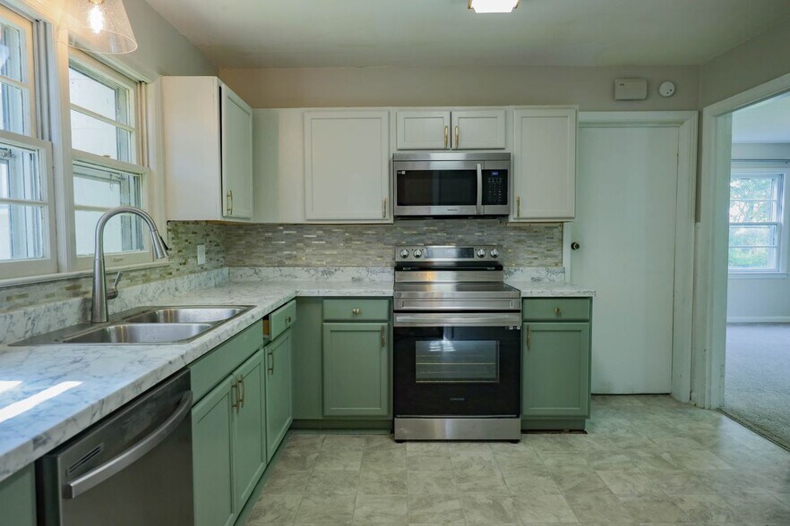 Building Photo - 3703 Chula Vista Dr