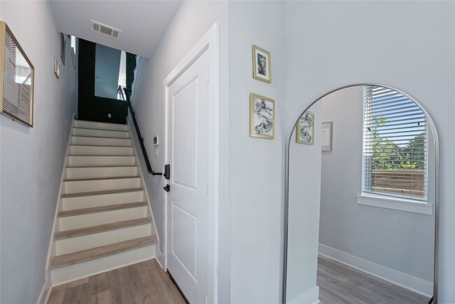 Building Photo - 3365 Daphne St