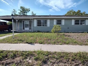 Building Photo - 2 Bedroom, 1 bath, freshly painted, new appliances