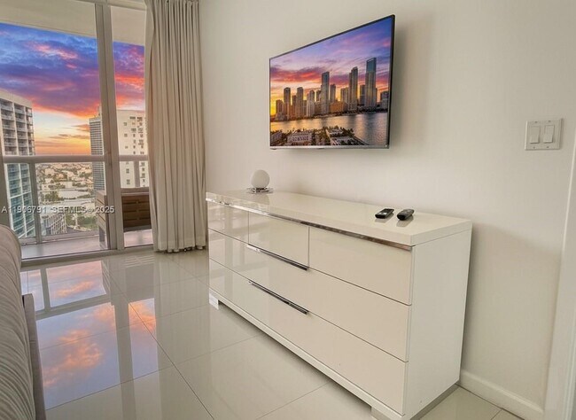 Building Photo - 485 Brickell Ave