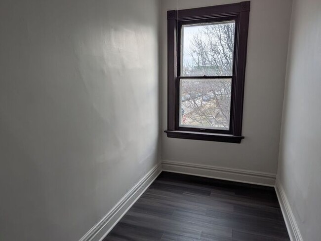 Building Photo - Corner Lot, Huge Rooms, Fully Renovated, H...