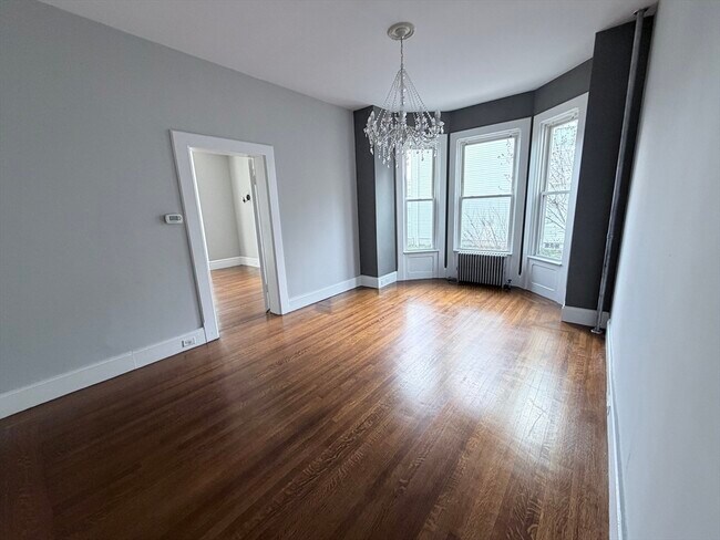 Building Photo - 82 School St