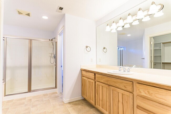 Building Photo - Private Oasis with Panoramic Mountain Views – 4 BR Plus Bonus Room / Office