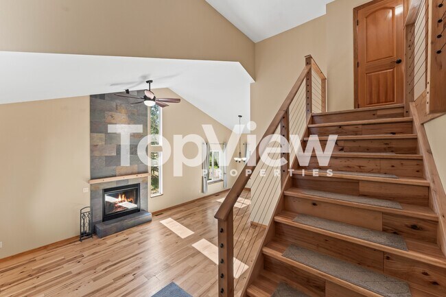 Building Photo - 2205 Valley View Dr