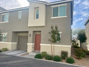 Building Photo - 3 bed 2 bath 2 car garage Townhome "On the Strip" South Las Vegas Blvd