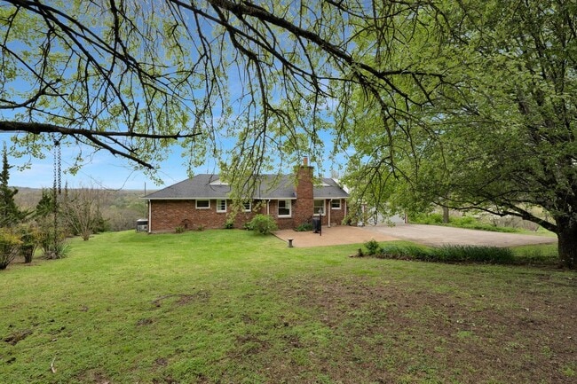 Building Photo - Awesome 3BE/2BA ranch style home in the WestMeade area!