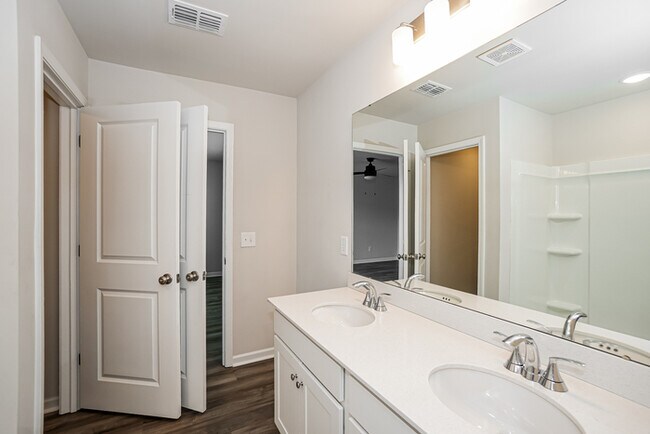 Building Photo - Spacious 4 Bedroom Home in Cane Bay