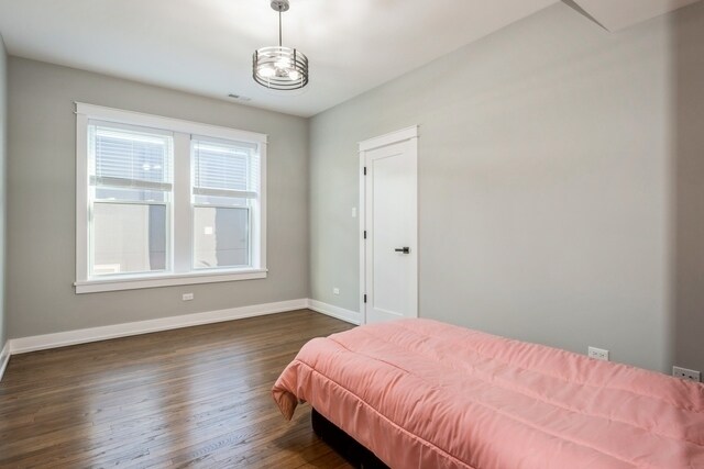 Building Photo - 1535 W Estes Ave