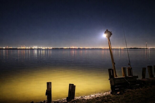 Building Photo - 5315 Bayway Dr