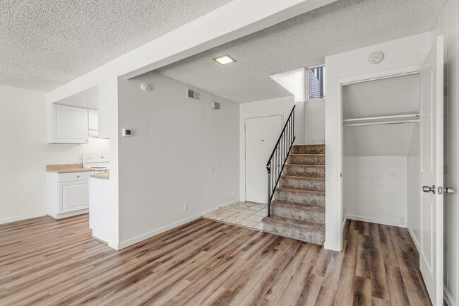 Building Photo - 791 Partridge Cmn