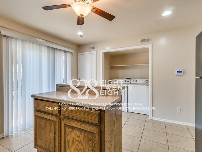 Building Photo - Spacious 2 Bed/1.5 Bath Norman Townhome Du...