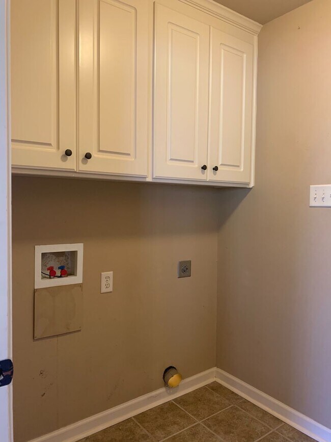 Building Photo - 241 Lariat Dr
