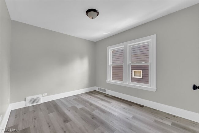 Building Photo - 2133 W 98th St