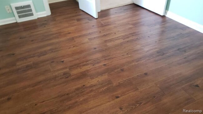 Building Photo - 1261 Pearson St