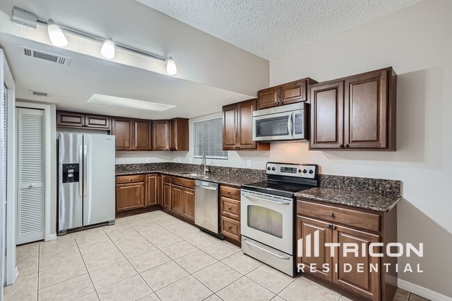 Building Photo - 217 S Shadow Bay Dr