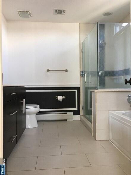 Building Photo - 413 Westview Pl