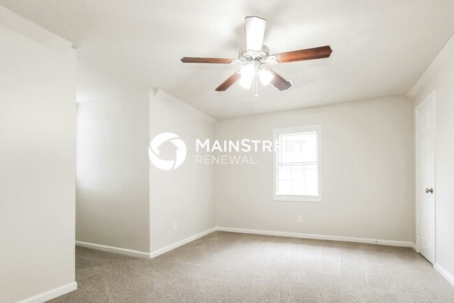 Building Photo - 4 Bedroom Pet-Friendly Home in Cordova, TN with Main Street Renewal