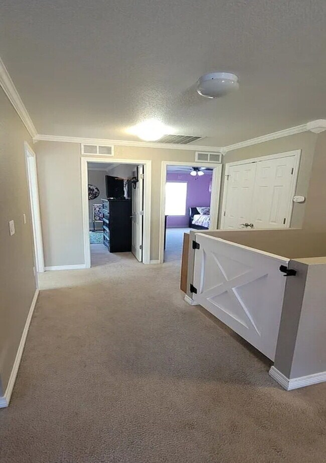 Building Photo - Spacious 3 Bed, 2.5 Bath home with Loft