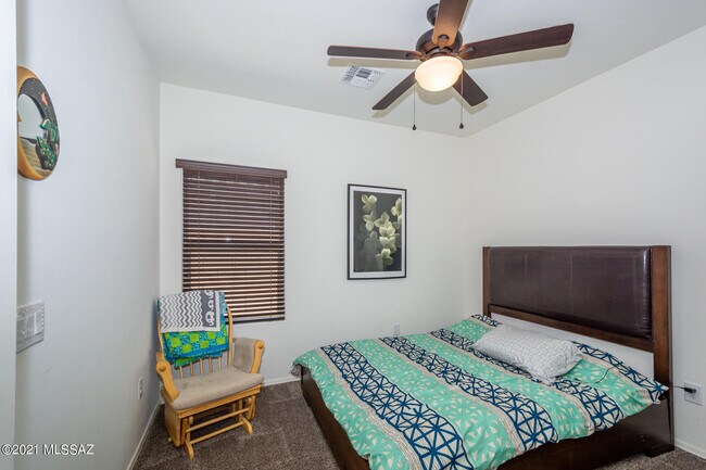 Building Photo - 9017 W Rolling Springs Dr