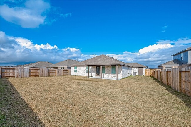Building Photo - 532 Comal Trl