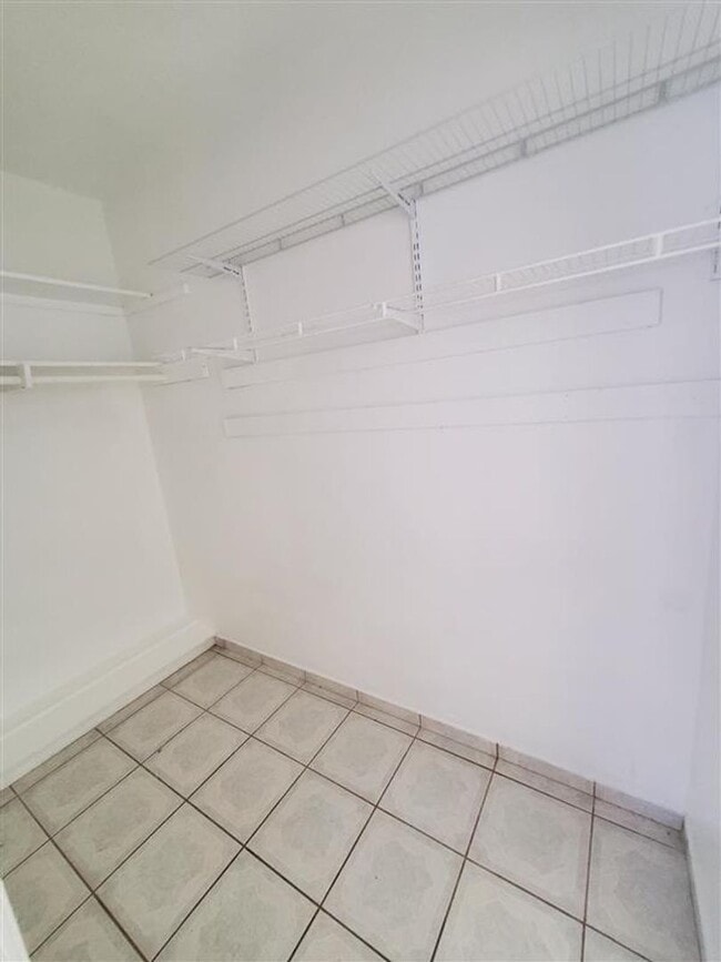 Building Photo - 965-975 Biarritz Drive