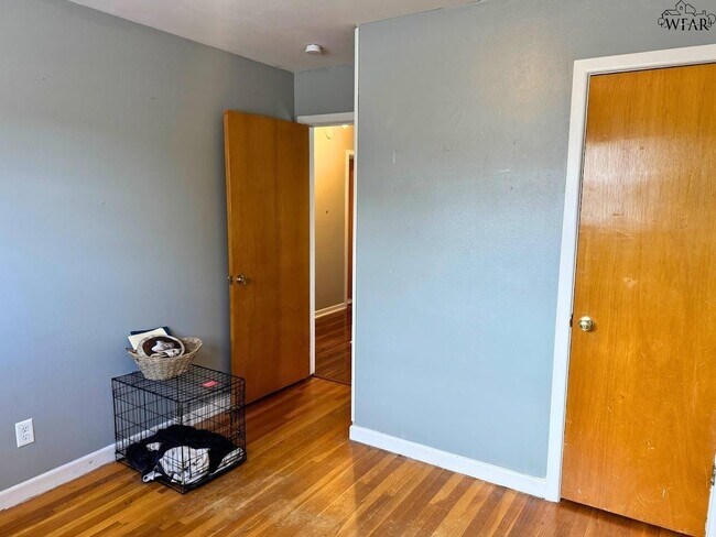 Building Photo - 405 Vaughn St