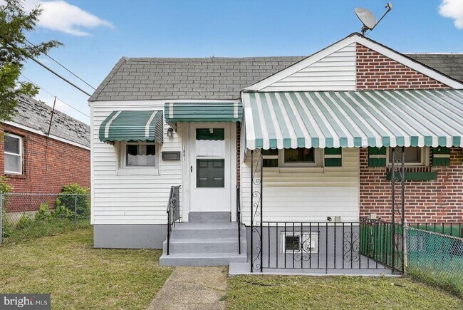 Building Photo - 1001 Burnside Rd