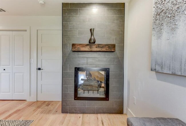 Building Photo - 7002 Whispering Oaks Dr