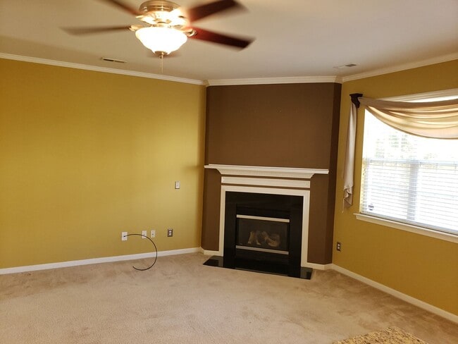 Building Photo - Beautiful home in Ballantyne