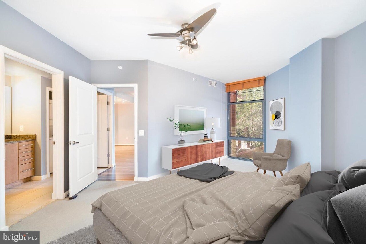 Building Photo - 1021 N Garfield St