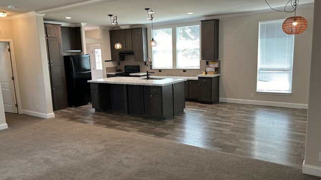 Building Photo - Beautiful House on the McKenzie River!
