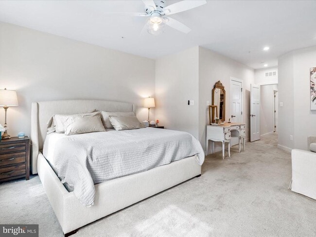 Building Photo - 5940 Etterbeek St