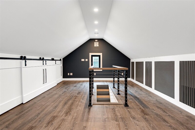 Building Photo - 71-31 Loubet St