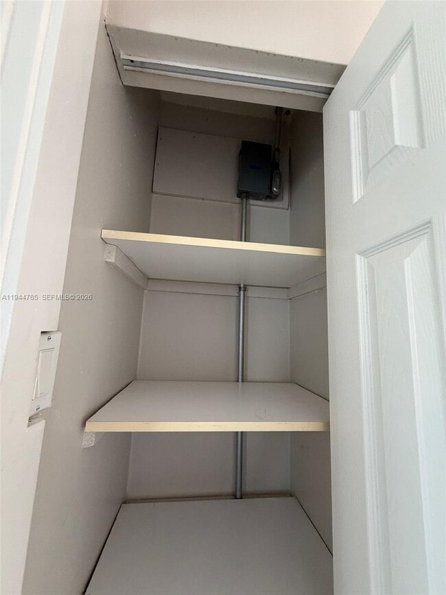 Building Photo - 9920 Jamaica Dr