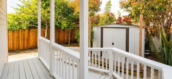 Building Photo - Freshly Remodeled 4-Bedroom House w/ Private Yard in Oakland