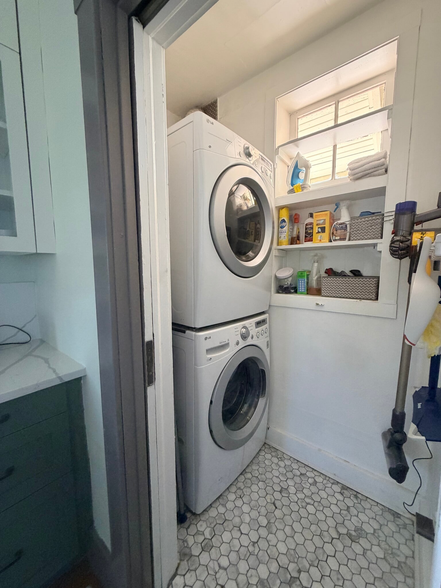 Building Photo - 921 W Alameda St