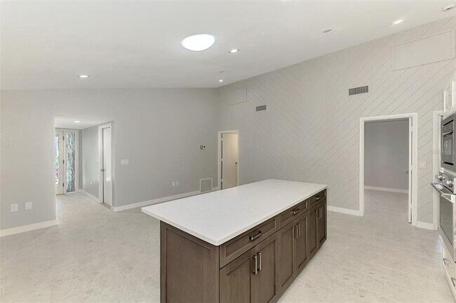 Building Photo - 1224 S View Dr