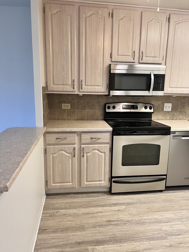 Building Photo - 9655 Center Ave