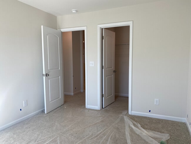 Building Photo - Room in Townhome on Planters Trace Ln