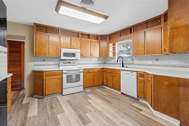 Building Photo - 24242 Cortez Blvd