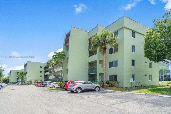 Building Photo - 1638 Embassy Dr